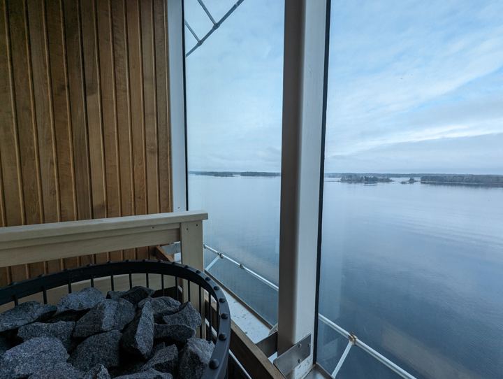 Sauna with a view over the water