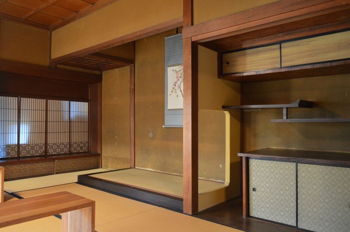 Tokonoma alcove with a hanging scroll